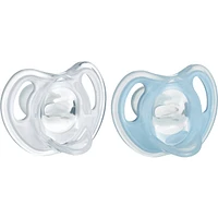 Tommee Tippee Ultra-Light Silicone Pacifier, Symmetrical Orthodontic Design, BPA-Free, One-Piece Design – 0-6m, 2pk