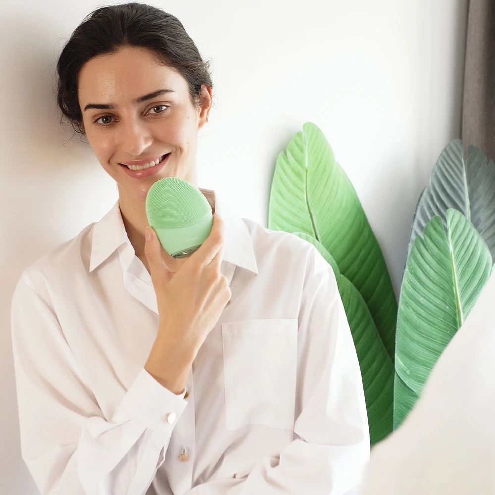 LUNA™ 4 Facial Cleansing & Firming Massage for Combination Skin