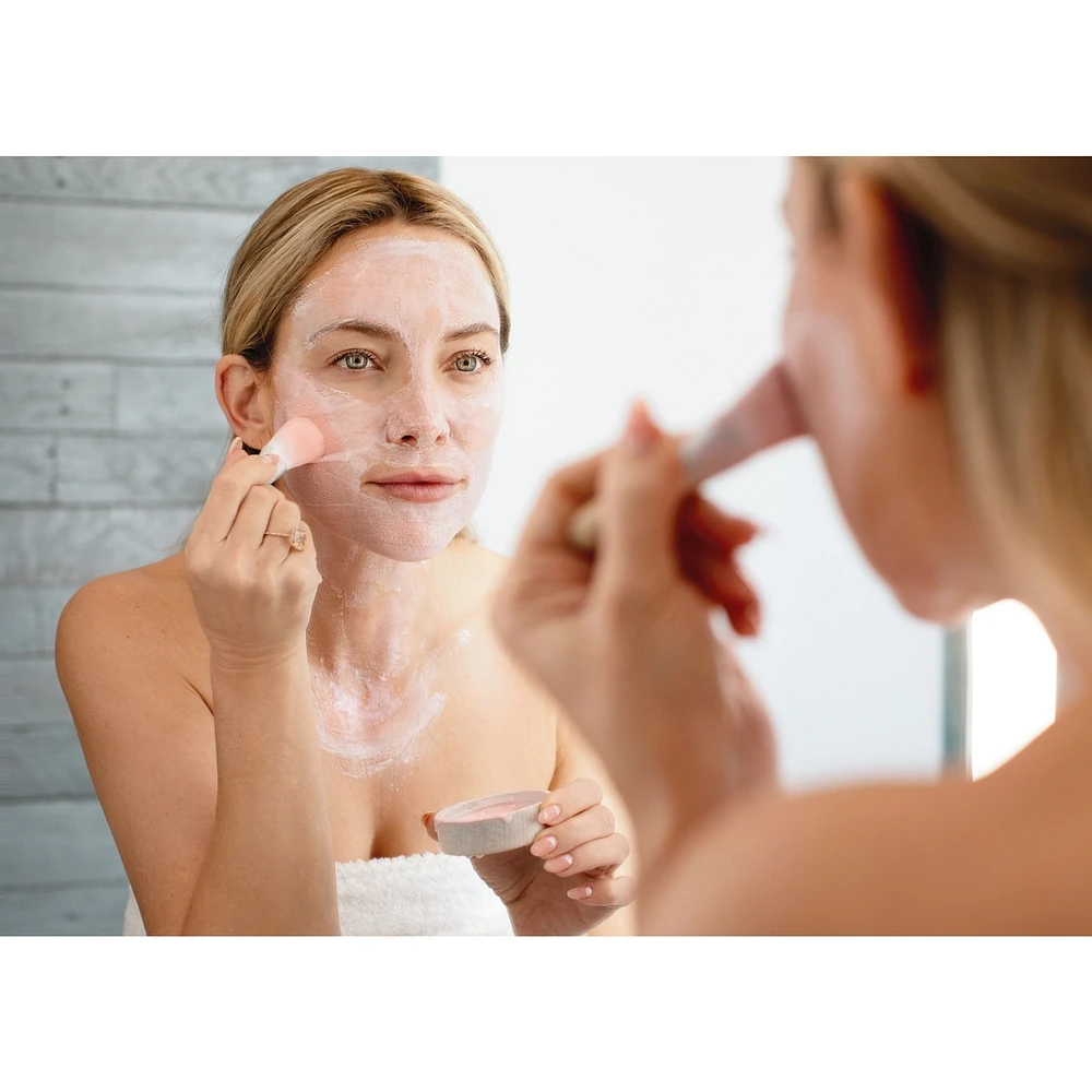 Kate Hudson Loves Juice Beauty Revitalizing Acacia Rose Powder Mask