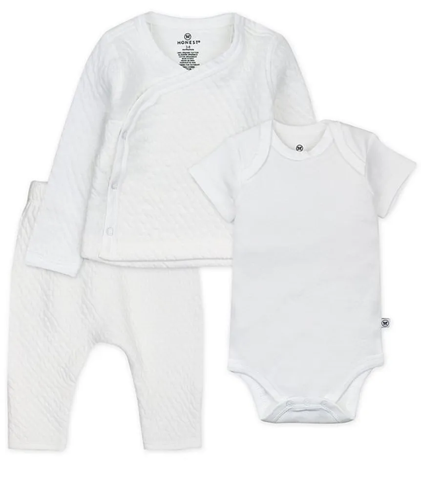 Premium AI Image  Pure Comfort Organic Cotton Baby Clothes on the Shelf in  the 7