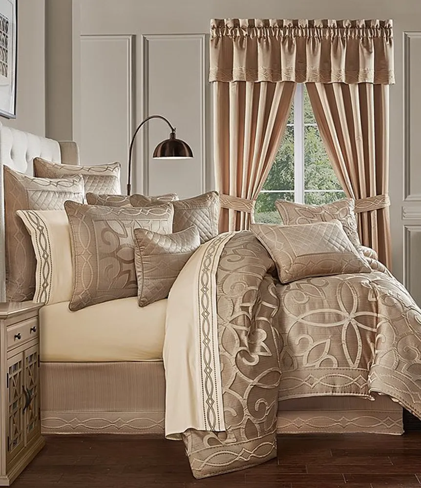 J. Queen New York Astoria Comforter Set