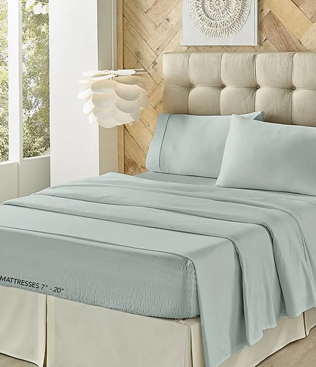 https://cdn.mall.adeptmind.ai/https%3A%2F%2Fdimg.dillards.com%2Fis%2Fimage%2FDillardsZoom%2FmainProduct%2Fj.-queen-new-york-royal-fit-300-thread-count-sheet-set%2F05697699_zi_light_blue__01_ai.jpg_640x.webp