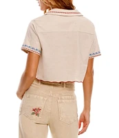 Agua Bendita Itsy Blush Floral Embroidered Notch Collar Short Sleeve Crop Shirt