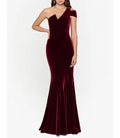 Betsy & Adam Stretch Velvet One Shoulder Gown