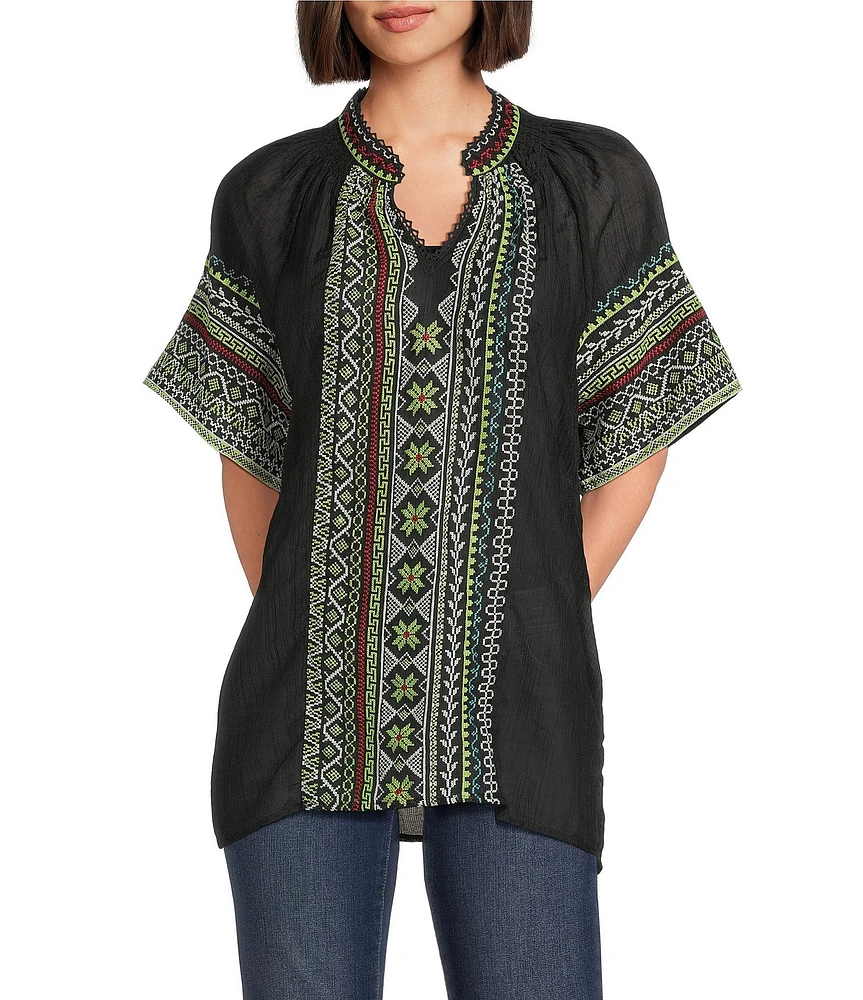 Calessa Petite Size Embroidered Split V-Neck Short Sleeve Tunic