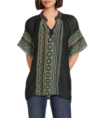 Calessa Petite Size Embroidered Split V-Neck Short Sleeve Tunic