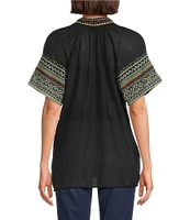 Calessa Petite Size Embroidered Split V-Neck Short Sleeve Tunic