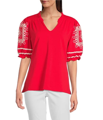 Calessa Petite Size Embroidered Split V-Neck Short Sleeve Tunic