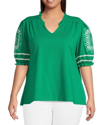Calessa Plus Size Embroidered Knit Split V-Neck Short Sleeve Tunic