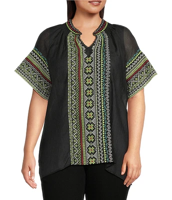 Calessa Plus Size Embroidered Split V-Neck Short Sleeve Tunic