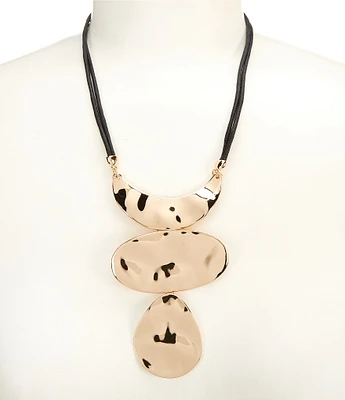 Dillard's Geometric Wobbly Metal Short Pendant Necklace