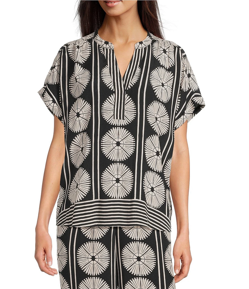 Gibson & Latimer Coordinating Fan Print Woven Split Round Dropped Short Roll Tab Sleeve Hi-Low Shirttail Blouse