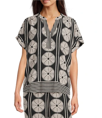 Gibson & Latimer Coordinating Fan Print Woven Split Round Dropped Short Roll Tab Sleeve Hi-Low Shirttail Blouse