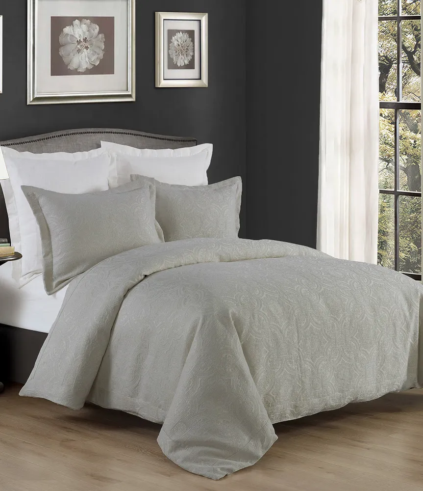 Verona Matelassé Bedding Set