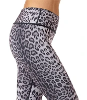 HUE Reversible Mid Rise Leopard Skimmer Leggings