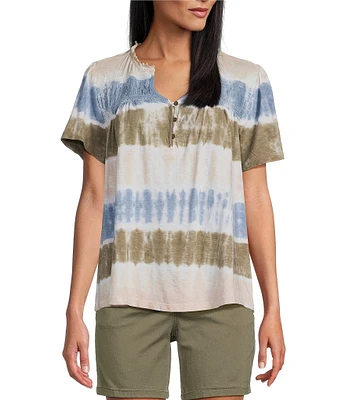 Intro Printed Split V-Neck Short Sleeve Lace Pleated Yoke Tee