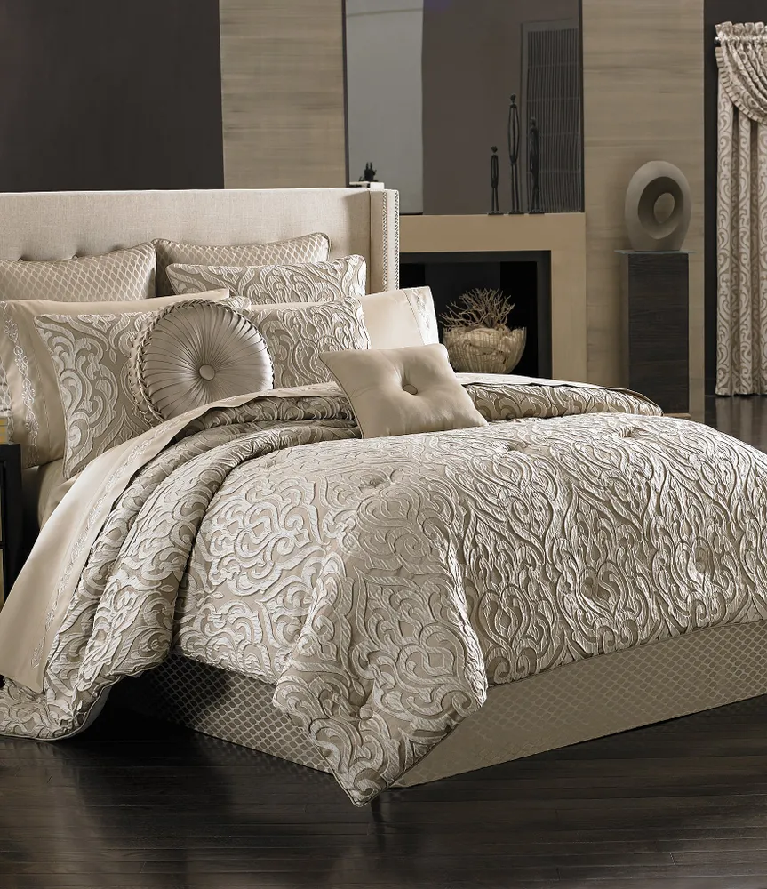 J. Queen New York Astoria Comforter Set