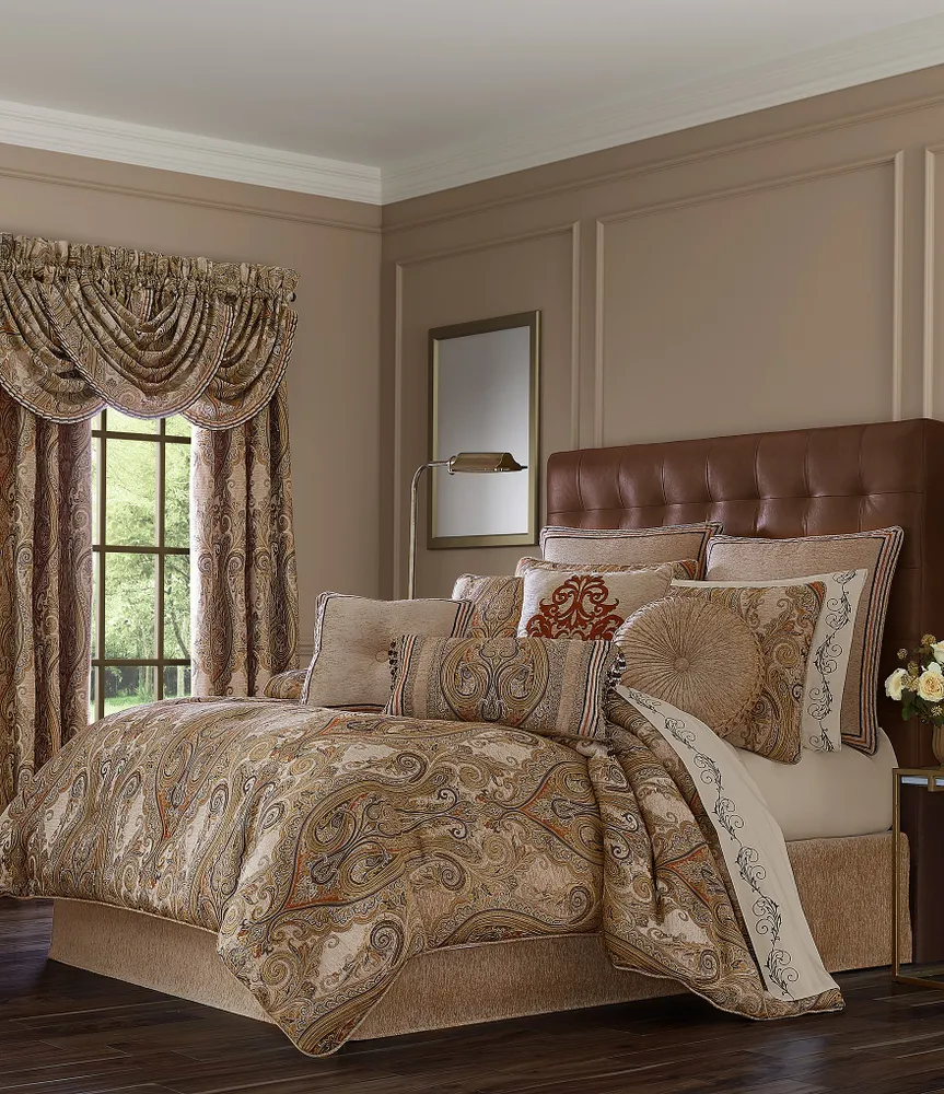 J. Queen New York Luciana Chenille Comforter Set