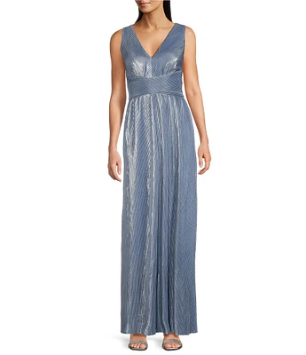 Jessica Howard Sleeveless V-Neck Pleated Metallic Knit Gown