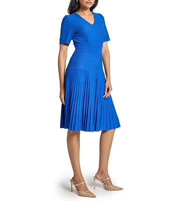 MISOOK Tonal Ribbed Knit V-Neck Short Sleeve Fit-And-Flare Pleated Dress