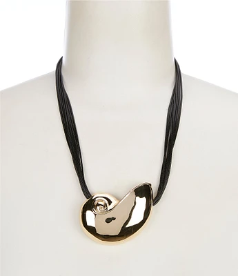Natasha Accessories Metal Shell Short Pendant Necklace