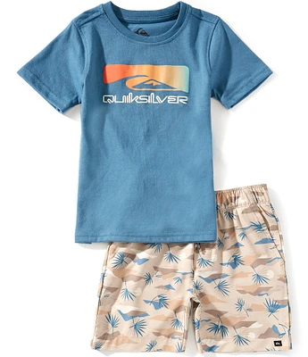 Quiksilver Little Boys 2T-7 Short Sleeve Graphic T-Shirt & Printed Shorts Set