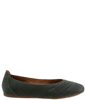 SoftWalk Safi Leather Ruched Flats