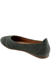 SoftWalk Safi Leather Ruched Flats