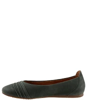 SoftWalk Safi Leather Ruched Flats