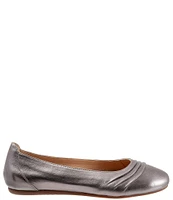 SoftWalk Safi Leather Ruched Flats