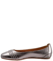 SoftWalk Safi Leather Ruched Flats