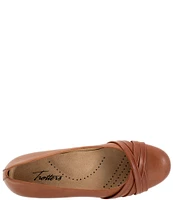 Trotters Daphne Leather Flats