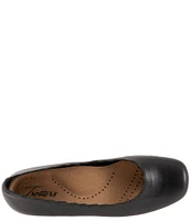 Trotters Sabine Leather Scalloped Slip-On Flats