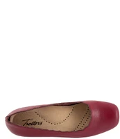 Trotters Sabine Leather Scalloped Slip-On Flats