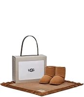 UGG Girls' Baby Classic and Lovey Gift Set Crib Shoes (Infant)