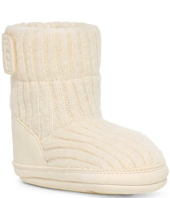 UGG Kids' Skylar and Ugg Beanie Gift Set Crib Shoes (Infant)