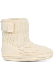 UGG Kids' Skylar and Ugg Beanie Gift Set Crib Shoes (Infant)