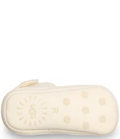 UGG Kids' Skylar and Ugg Beanie Gift Set Crib Shoes (Infant)