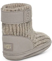 UGG Kids' Skylar and Ugg Beanie Gift Set Crib Shoes (Infant)