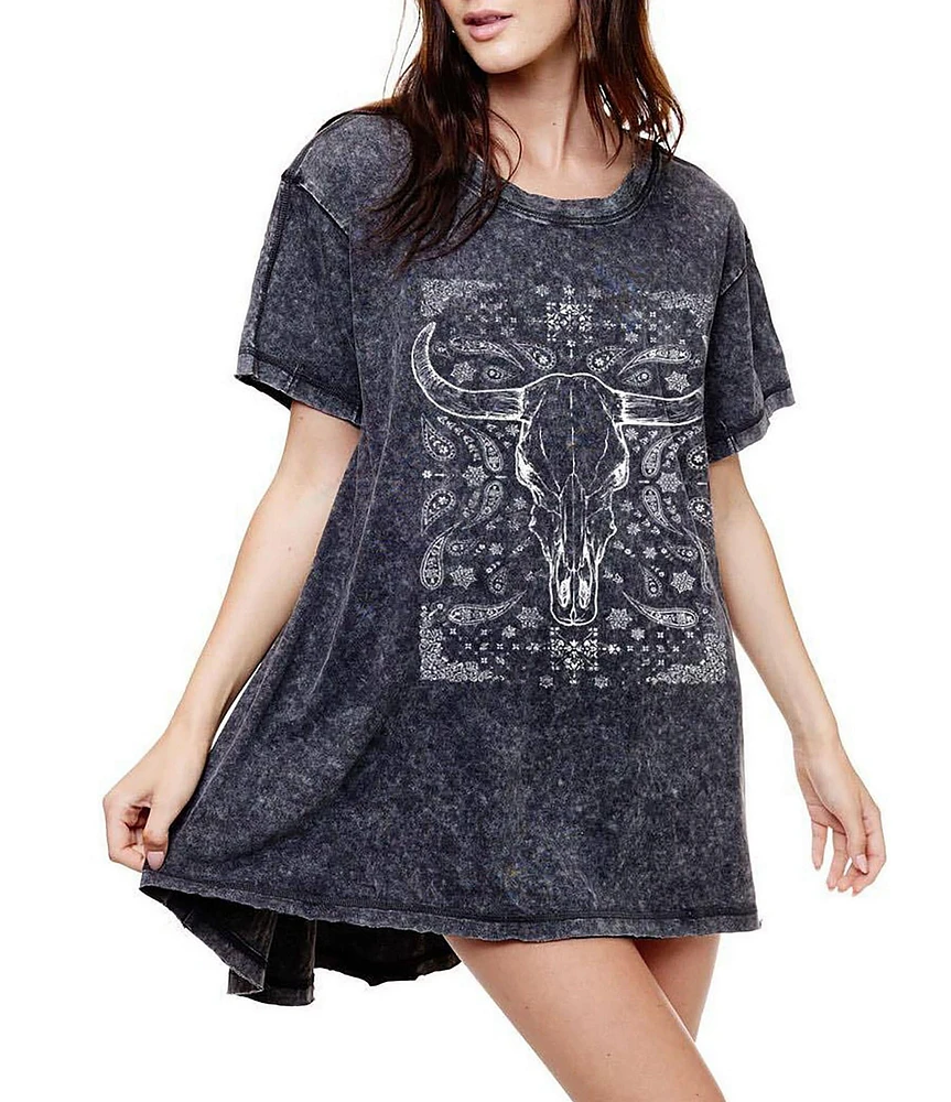 Zutter Crew Neck Paisley Longhorn Graphic Oversized High-Low Short Sleeve Tee