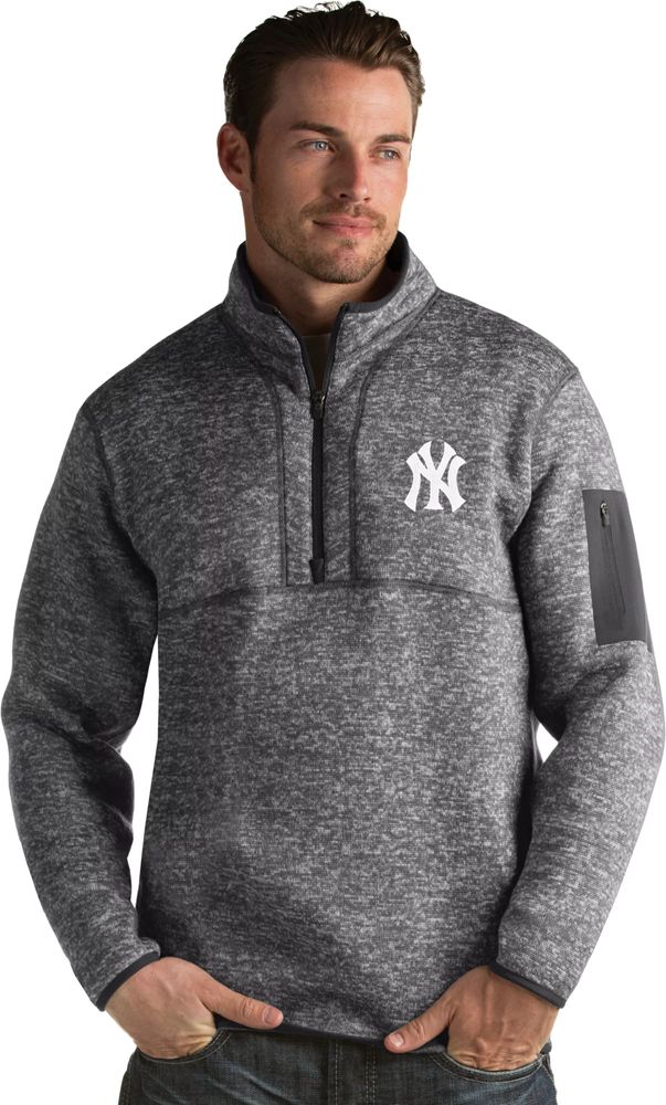 Antigua Women's New York Yankees White Victory Crew Pullover