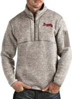 Antigua Men's Atlanta Braves Oatmeal Fortune Half-Zip Pullover