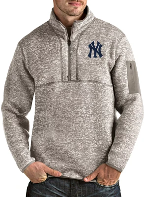 Antigua Men's New York Yankees Oatmeal Fortune Half-Zip Pullover