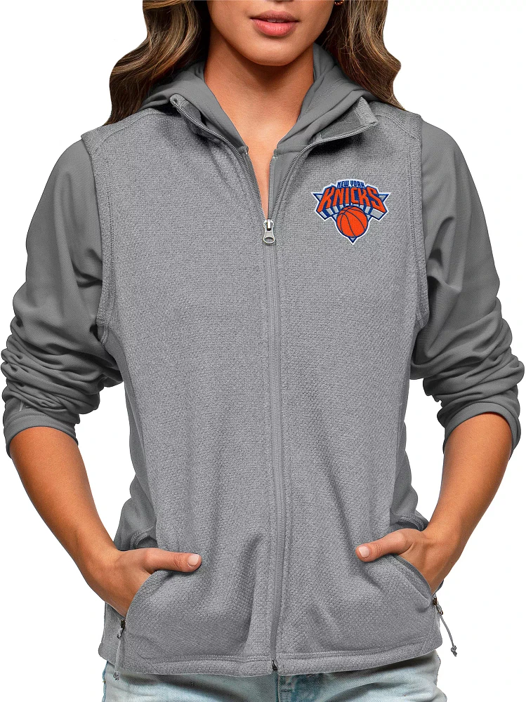 Antigua Women's New York Knicks Grey Course Vest