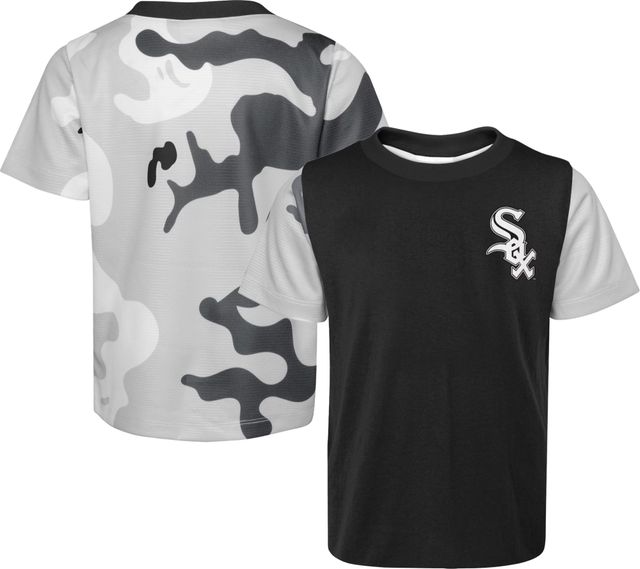 Nike Youth Chicago White Sox Yoán Moncada #10 Black T-Shirt