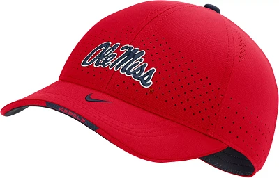 Nike Men's Ole Miss Rebels Red AeroBill Swoosh Flex Classic99 Football Sideline Hat