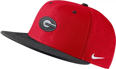 Nike Men's Georgia Bulldogs Red Aero True Baseball Fitted Hat