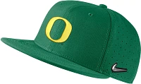 Nike Men's Oregon Ducks Green Aero True Baseball Fitted Hat