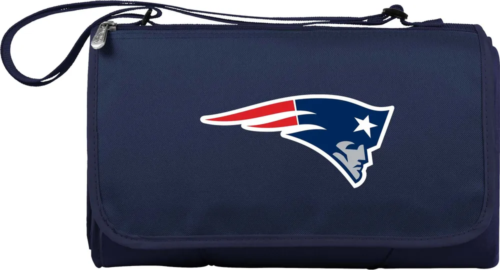 Picnic Time New England Patriots Outdoor Picnic Blanket Tote