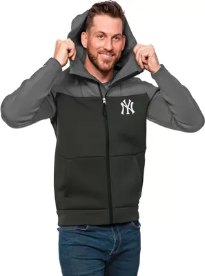 Antigua Men's New York Yankees Protect Jacket